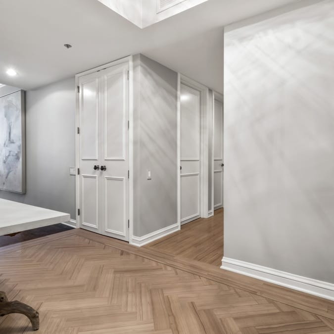 Gorgeous Ceiling Features with Chandelier