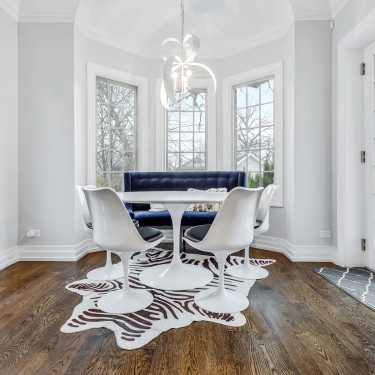 Kitchen Seating Area