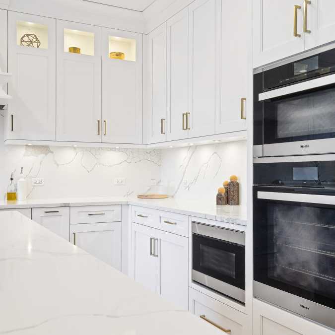 Double oven with Microwave, Quartz Backsplash