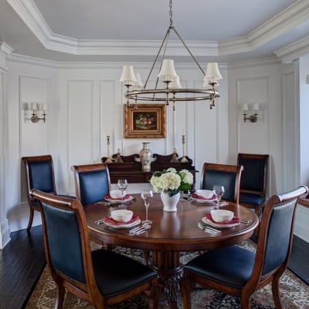 Circular Dining Room with Banquette Seating