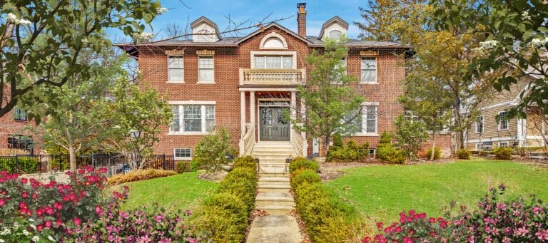 The possibilities pf adding a room blog by Airoom®